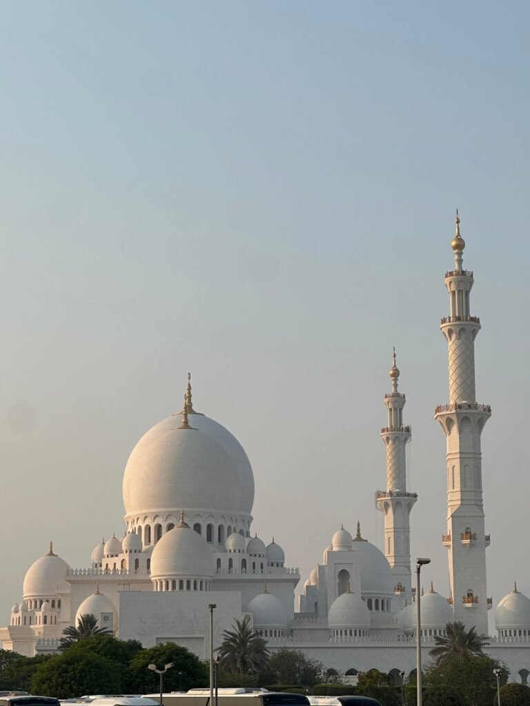Sheikh Zayed Grand Mosque in Abu Dhabi at sunset